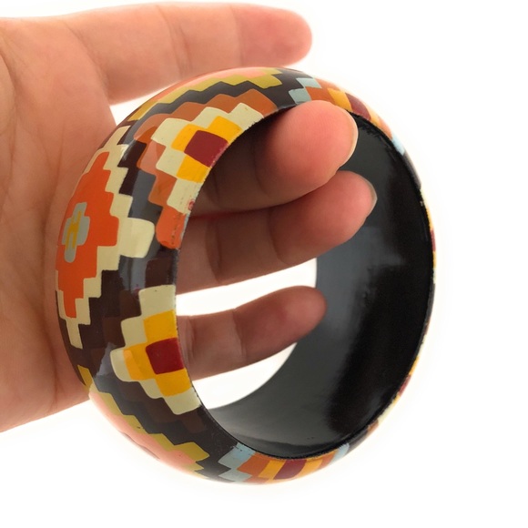 Wood material bangle with colorful tribal print - Picture 3 of 3